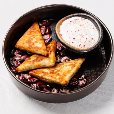 Samosa triangles with a dip
